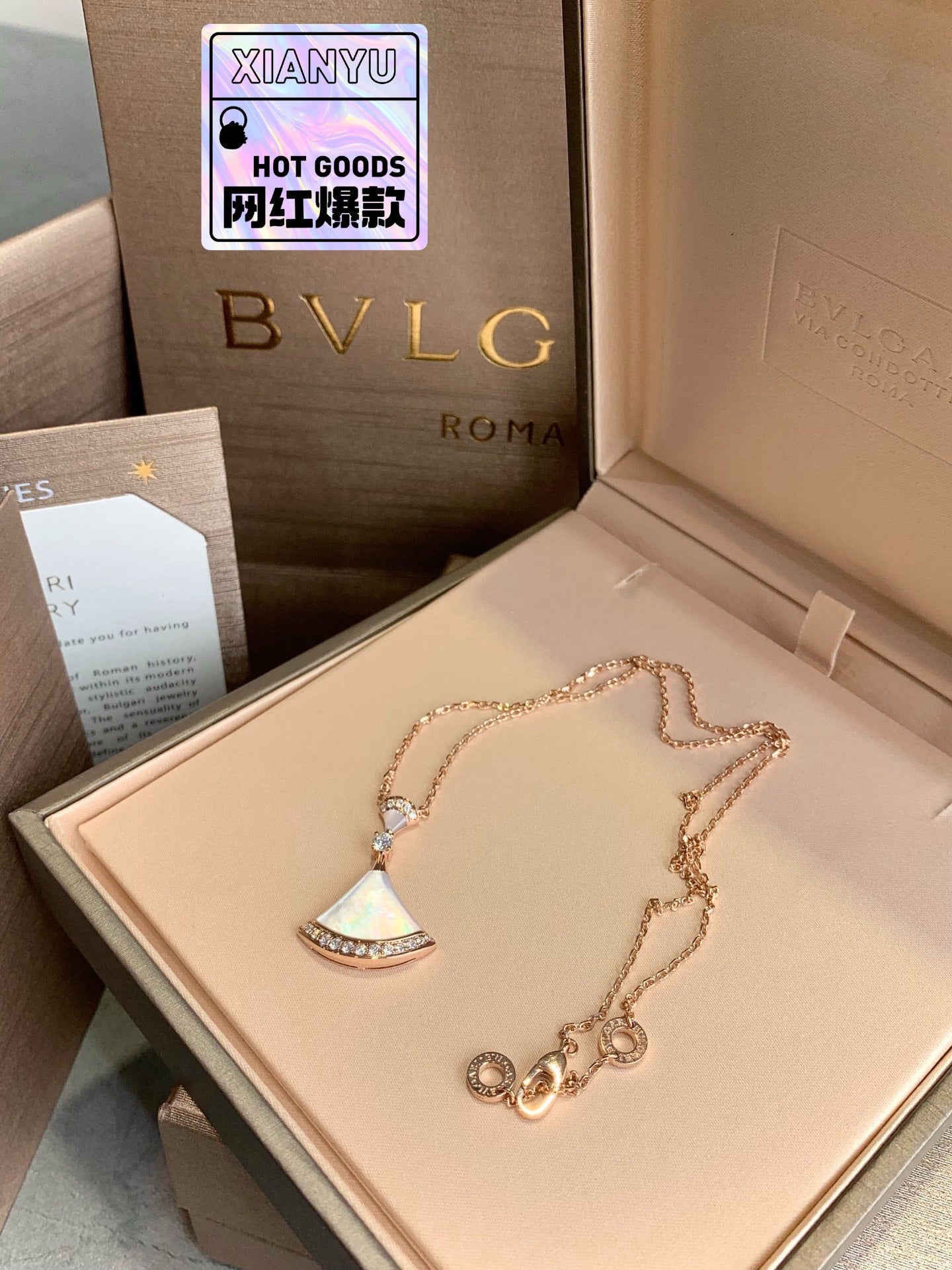 Bvlgari White Peony fan necklace
