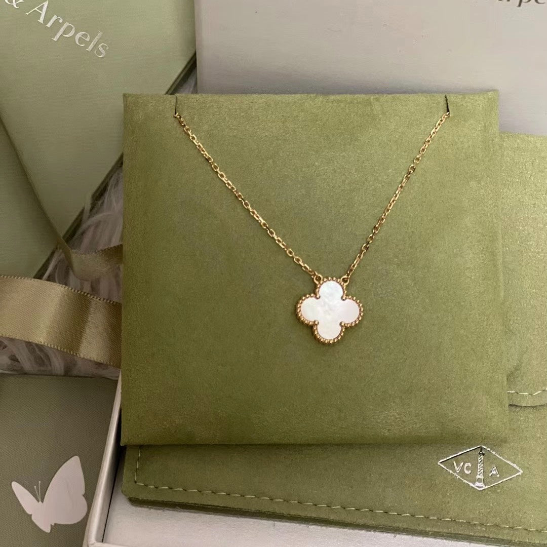 Van Cleef & Arples Four-leaf Clover White Peony necklace