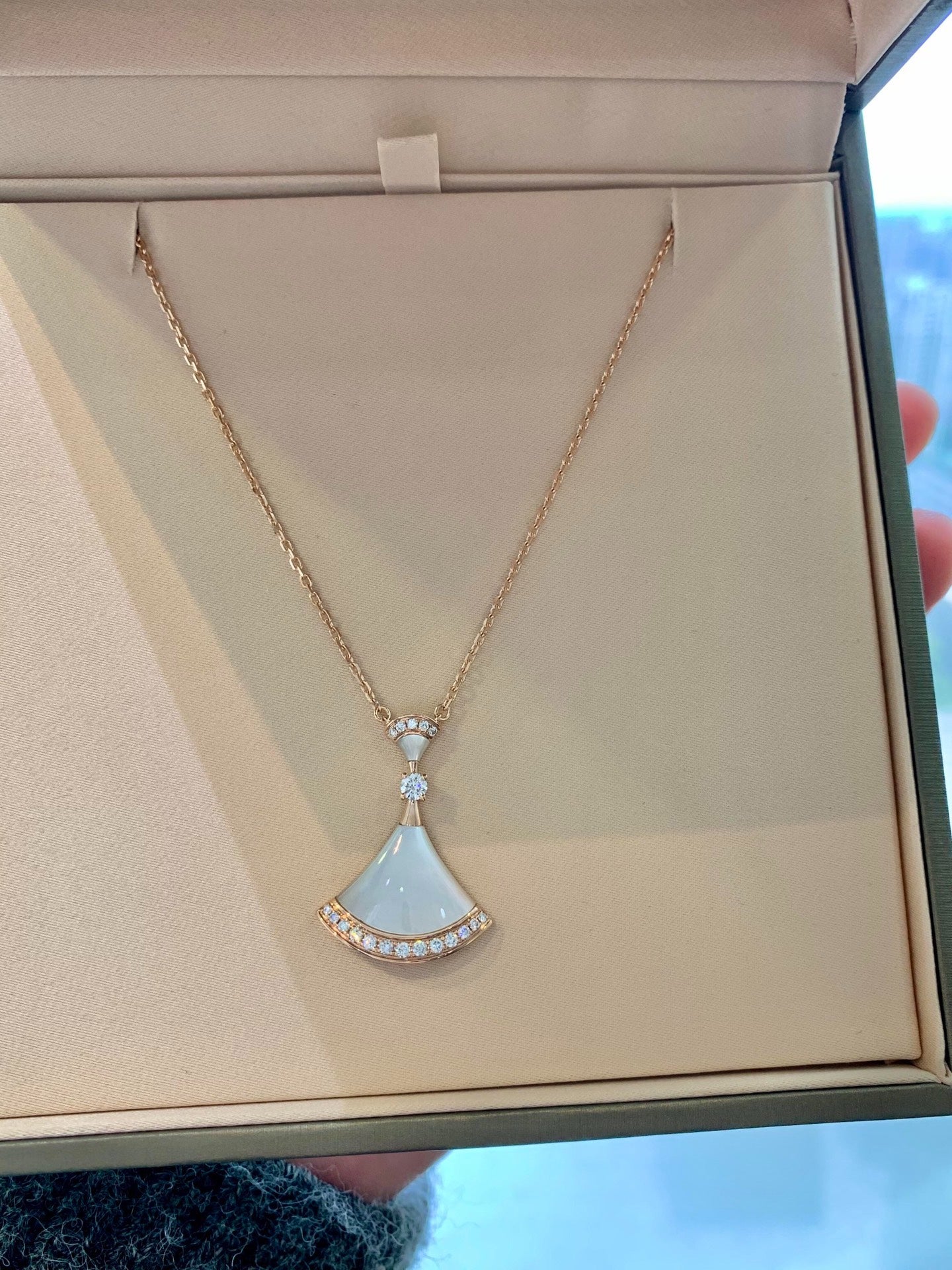 Bvlgari White Peony fan necklace