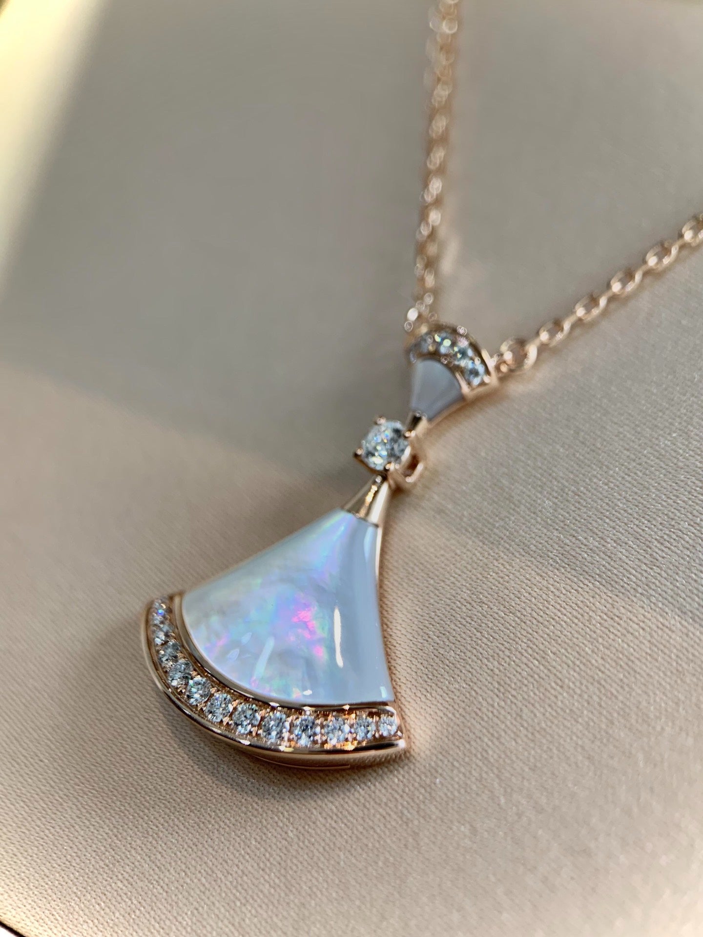 Bvlgari White Peony fan necklace