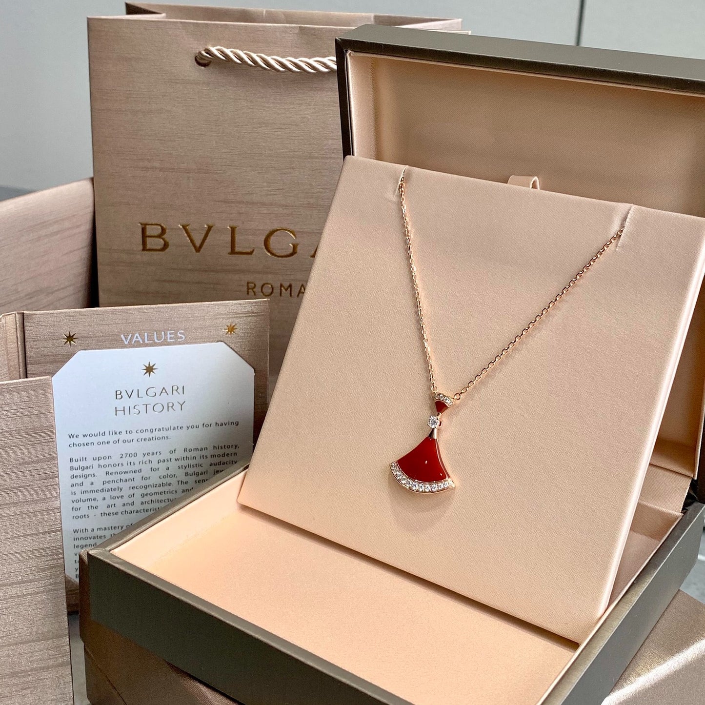 Bvlgari agate fan necklace