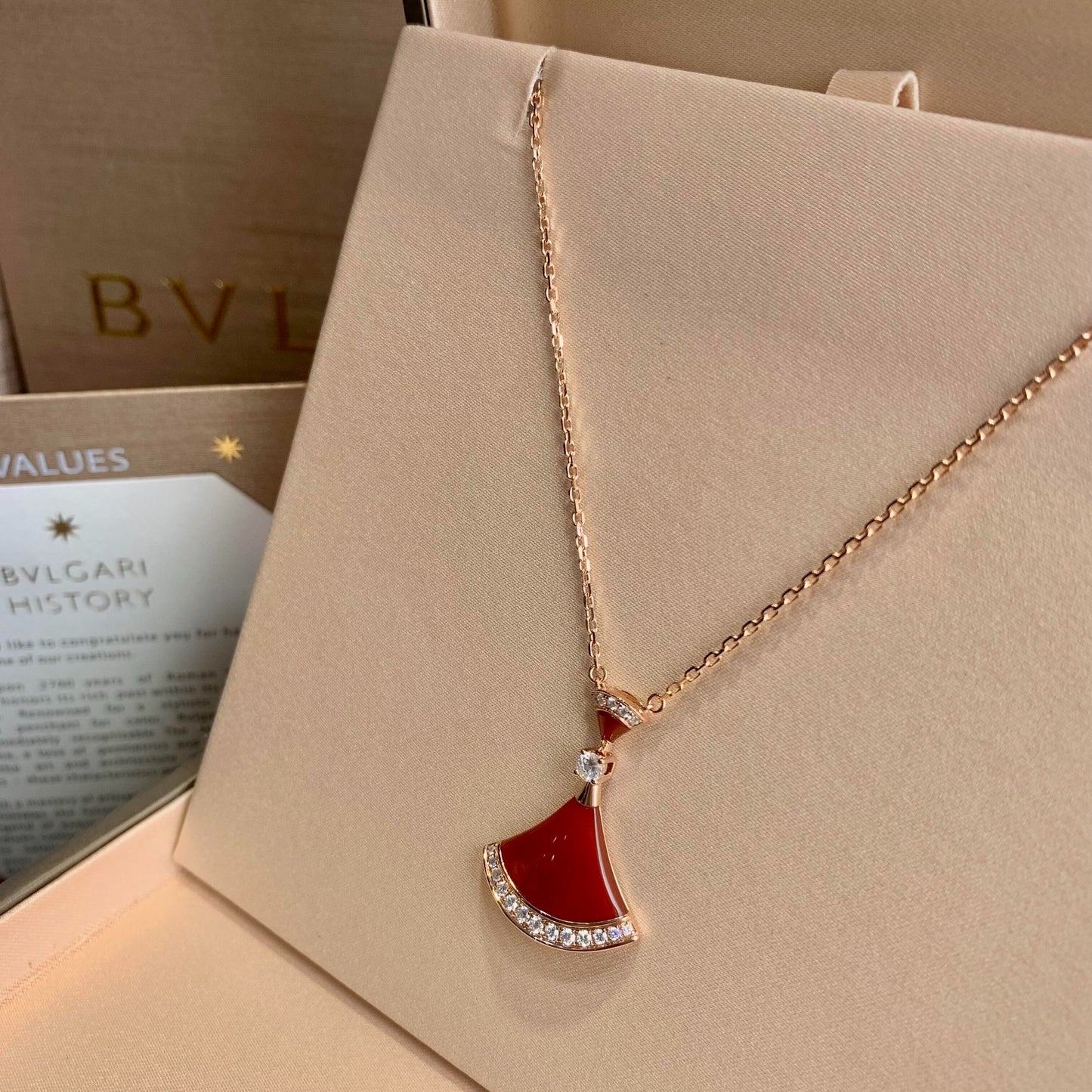 Bvlgari agate fan necklace