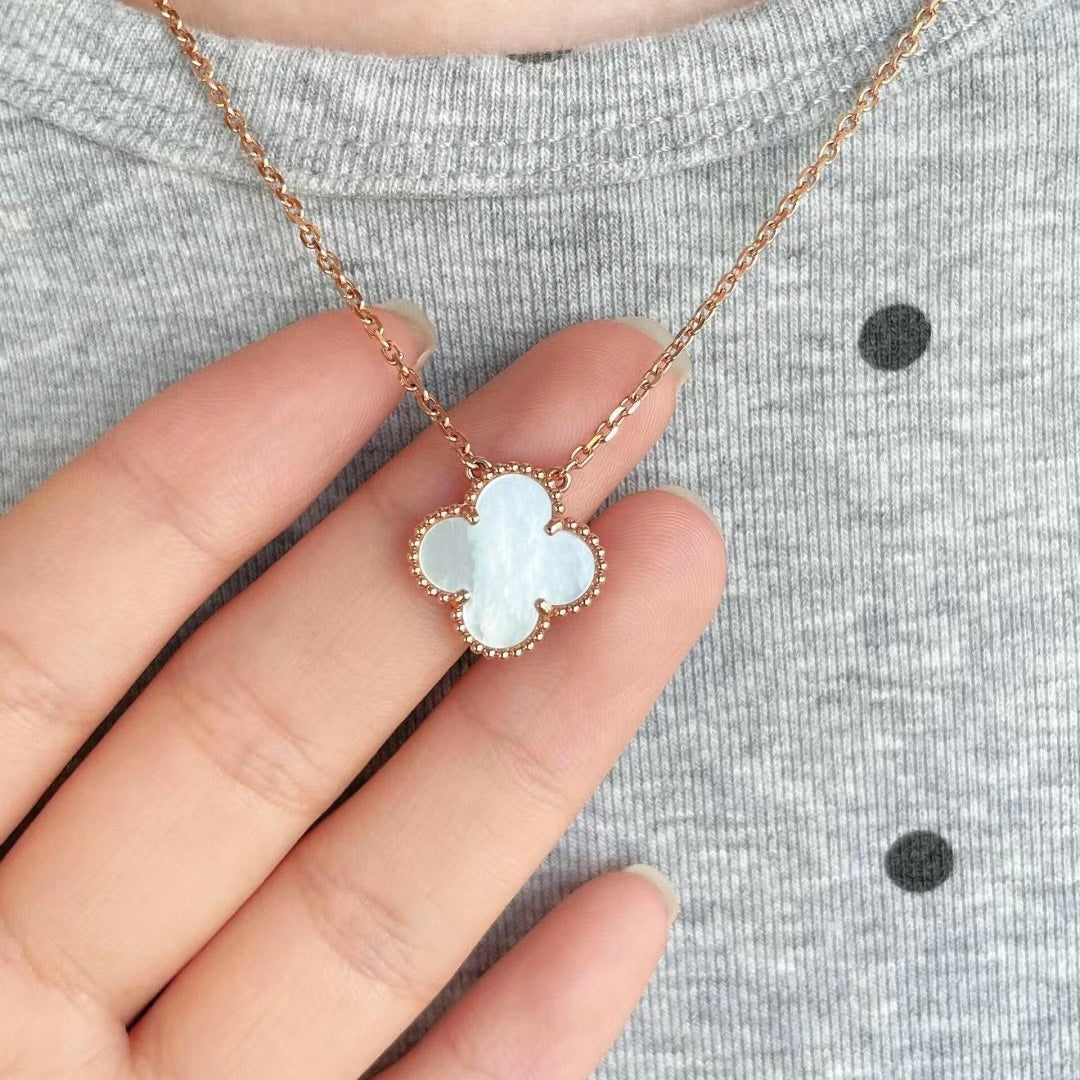 Van Cleef & Arples Four-leaf Clover White Peony necklace