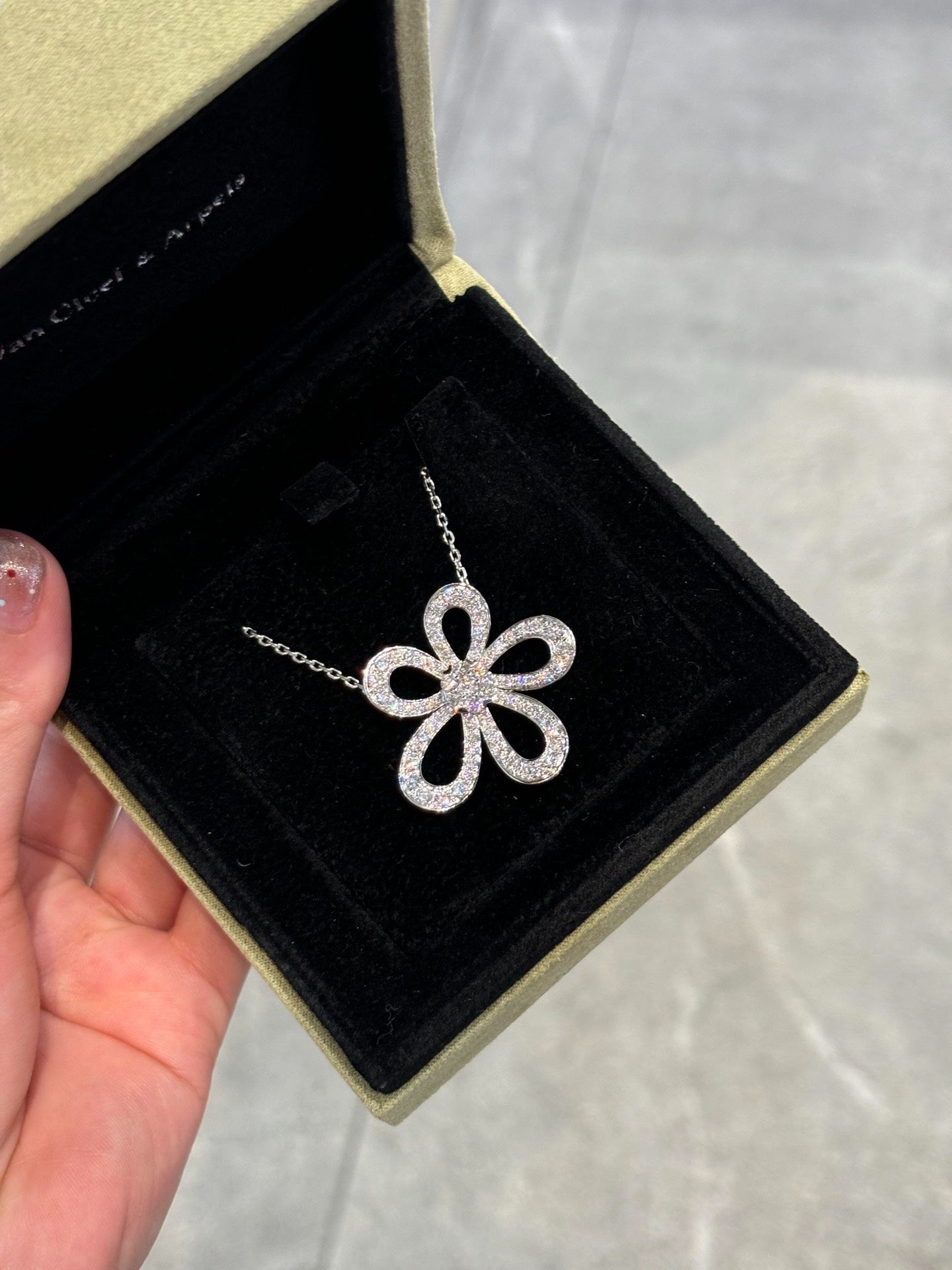 Van Cleef & Arples large floral necklace