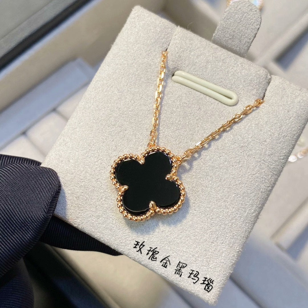 Van Cleef & Arples Four-leaf Clover necklace