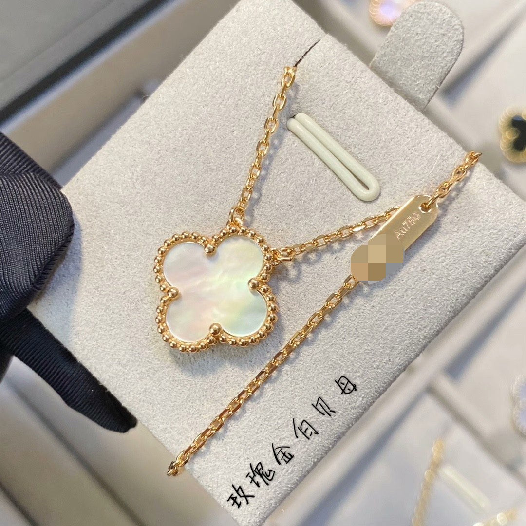 Van Cleef & Arples Four-leaf Clover necklace