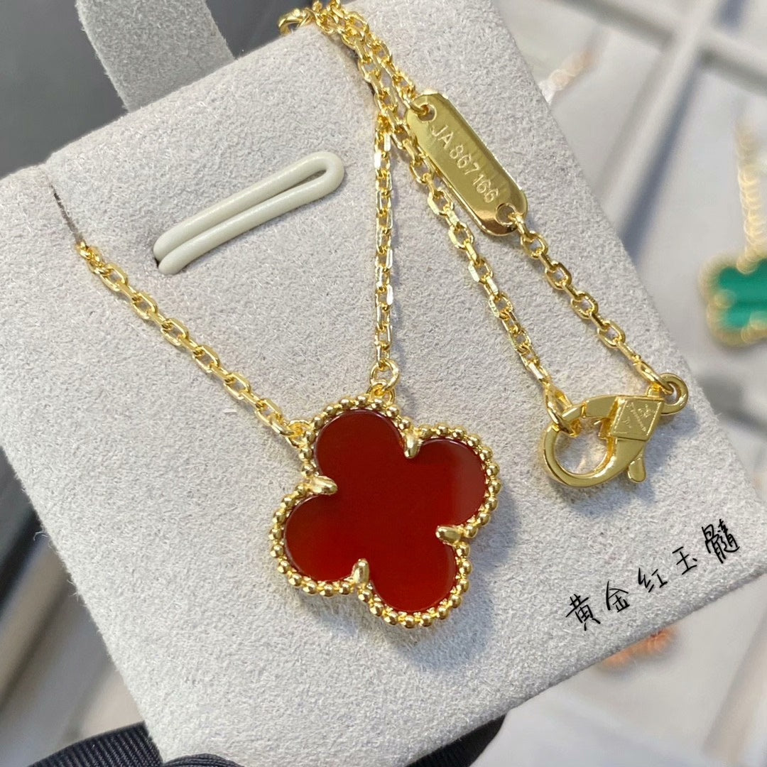 Van Cleef & Arples Four-leaf Clover necklace