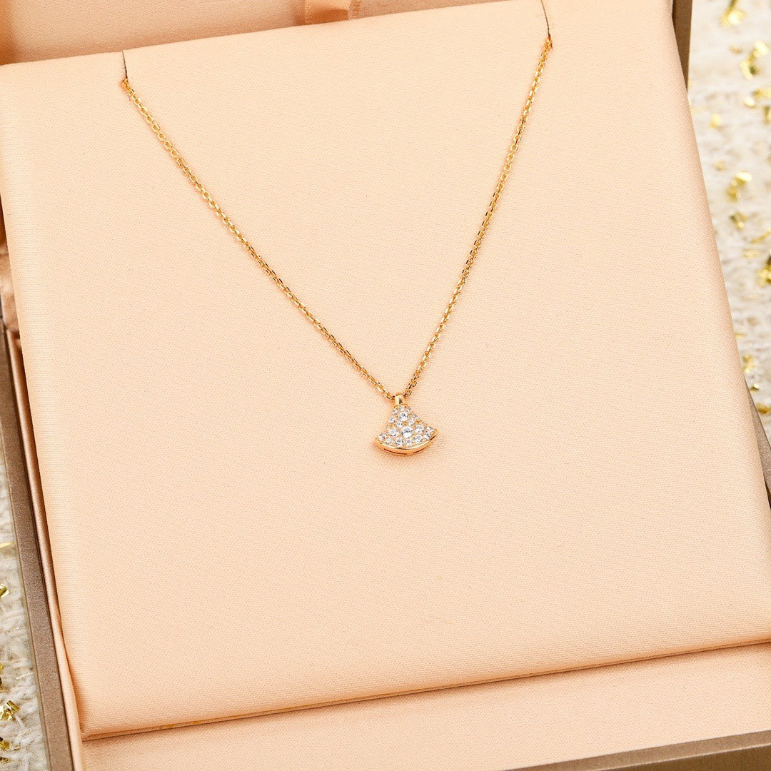 Bvlgari small fan necklace