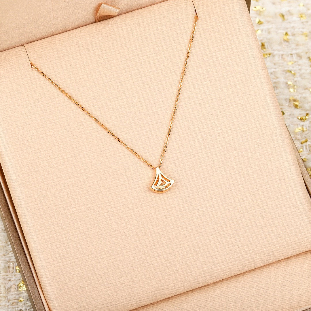 Bvlgari small fan necklace