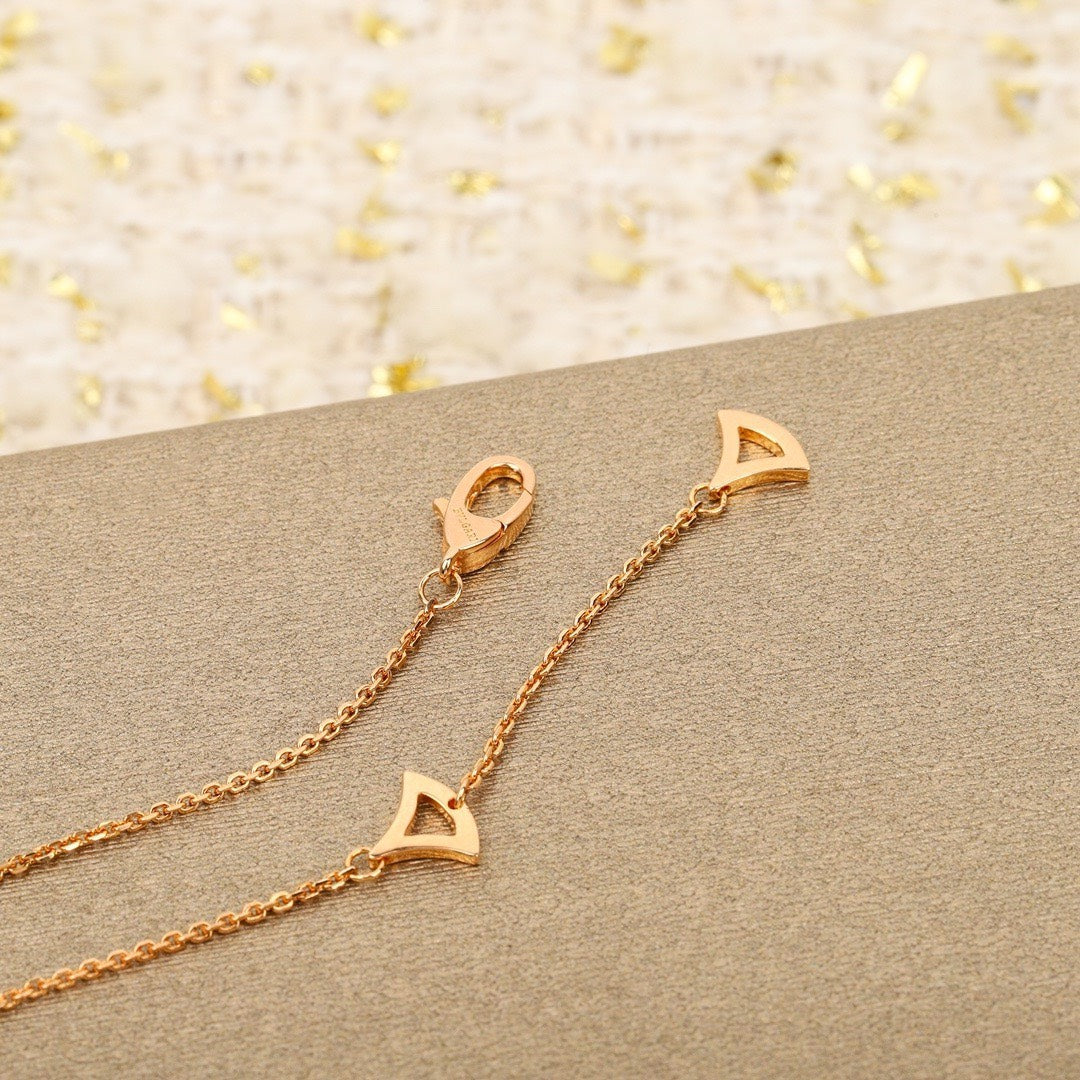 Bvlgari small fan necklace