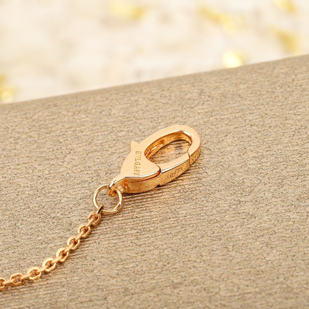 Bvlgari small fan necklace