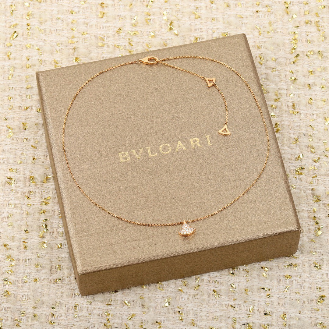 Bvlgari small fan necklace