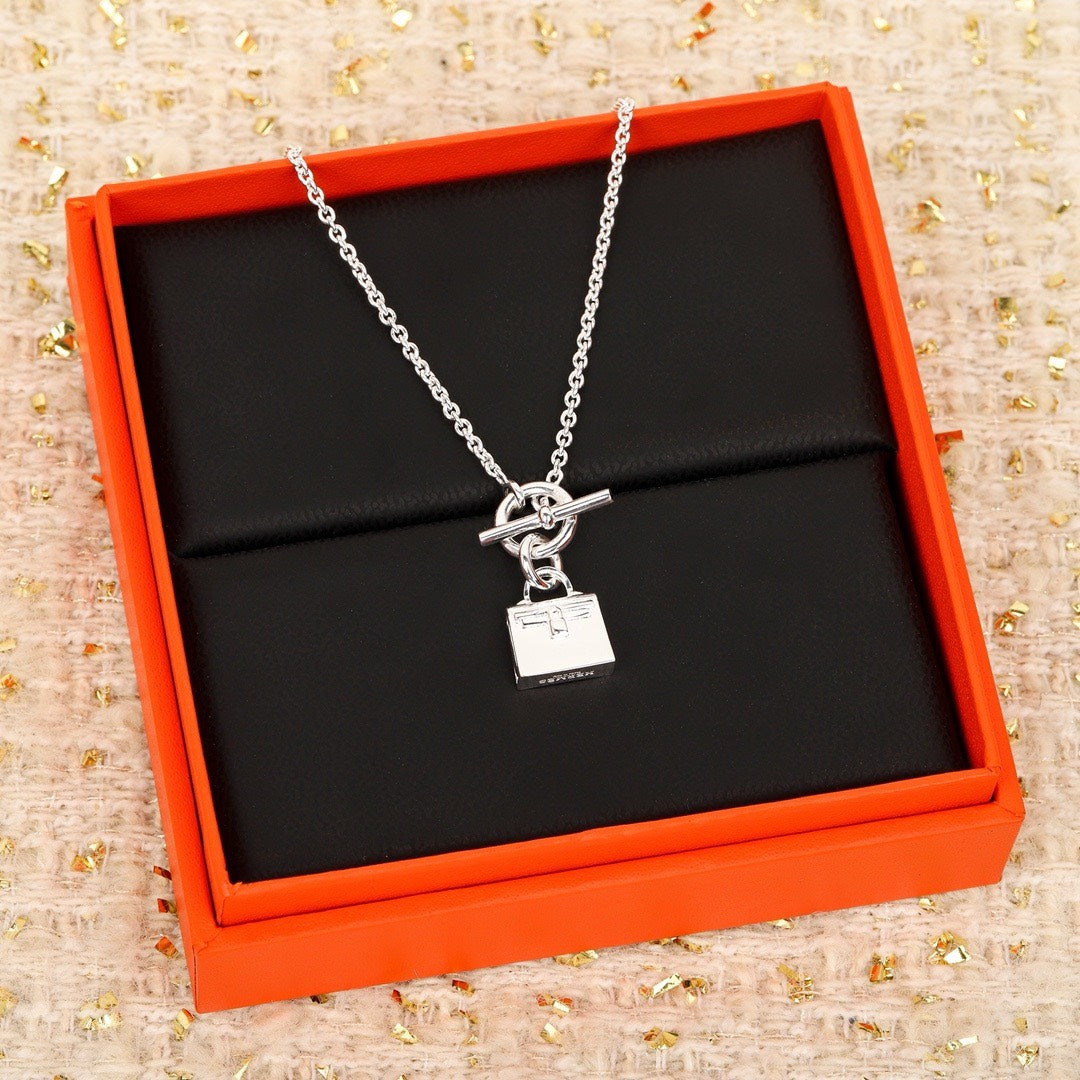 Hermes Kelly necklace
