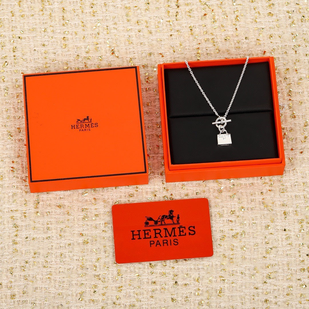 Hermes Kelly necklace