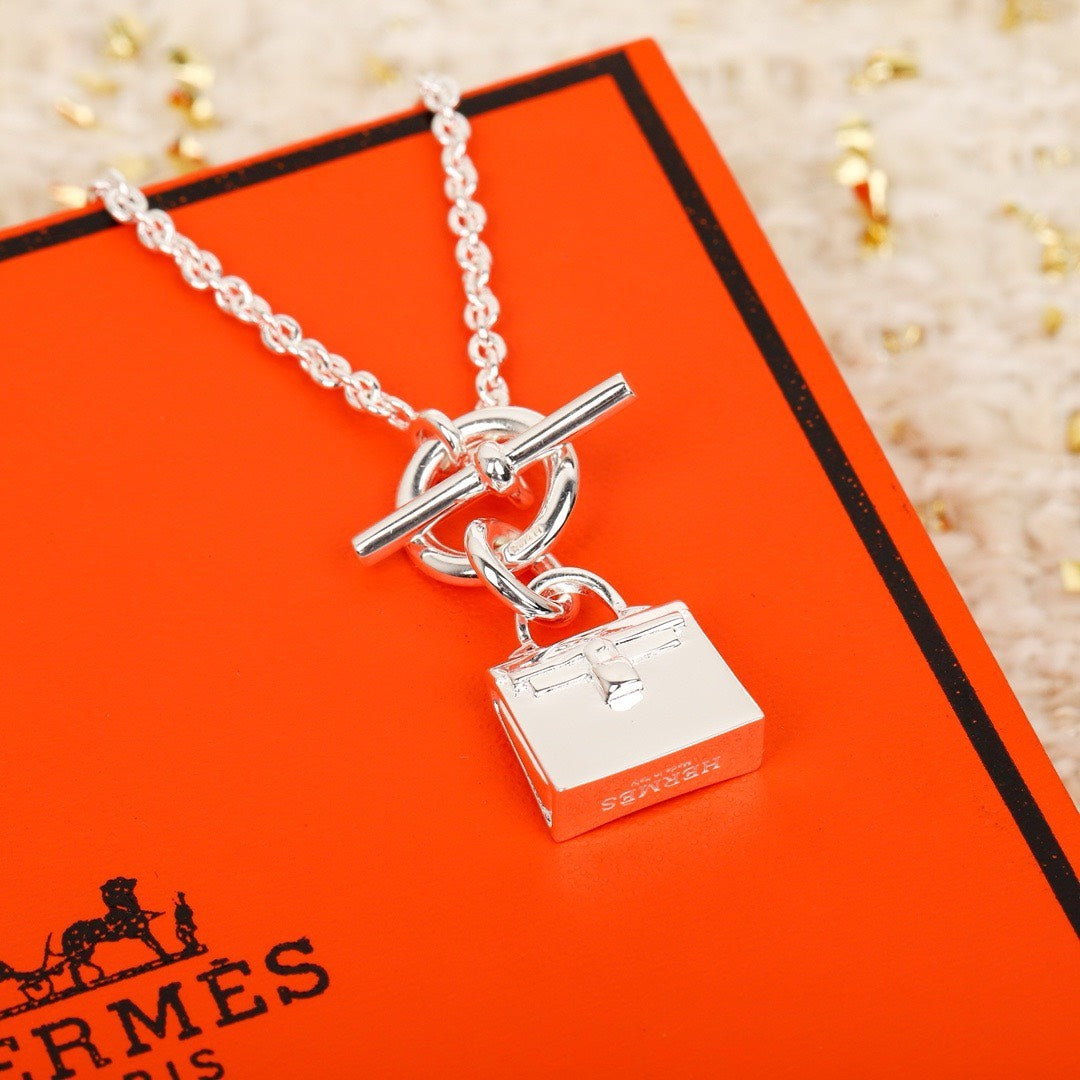 Hermes Kelly necklace