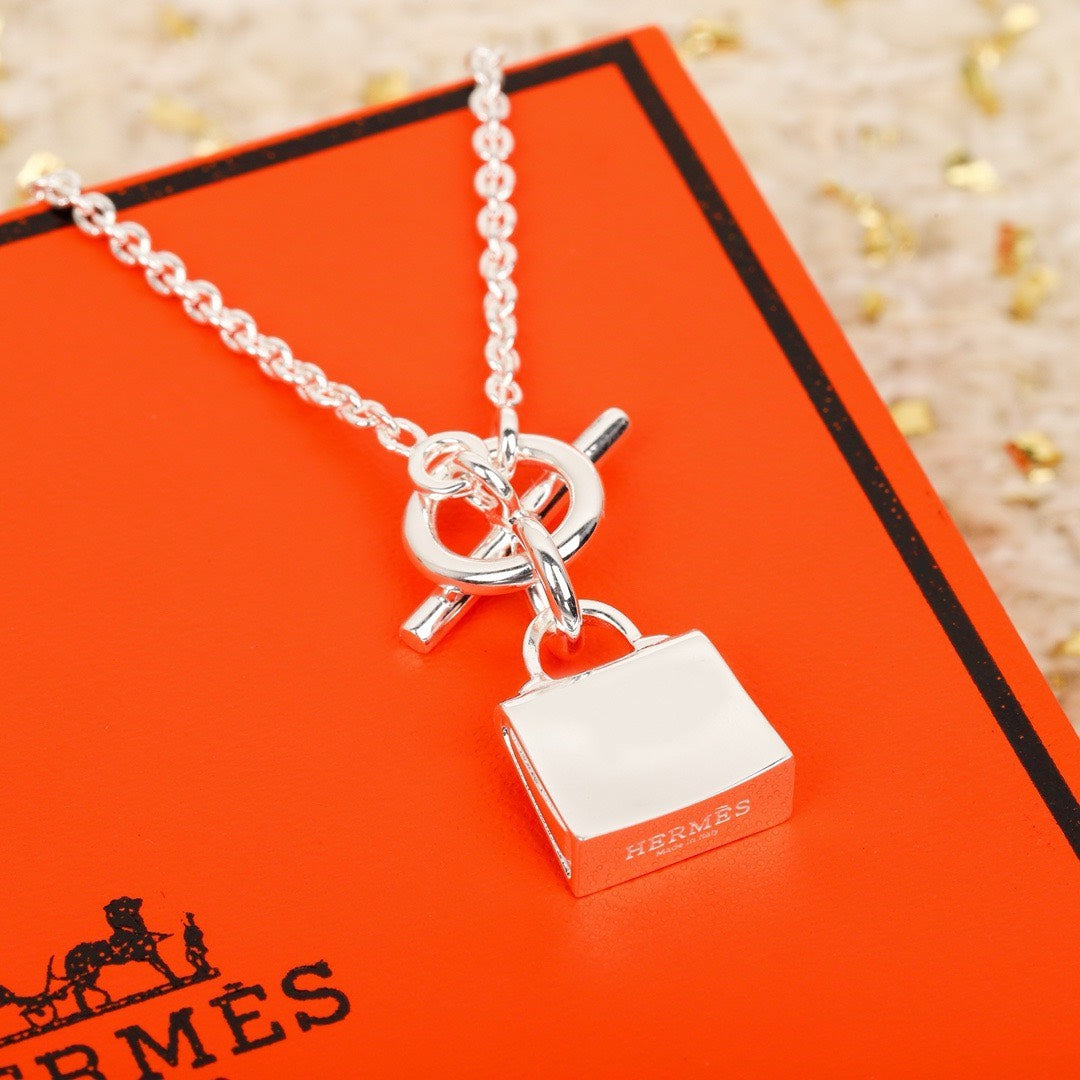 Hermes Kelly necklace